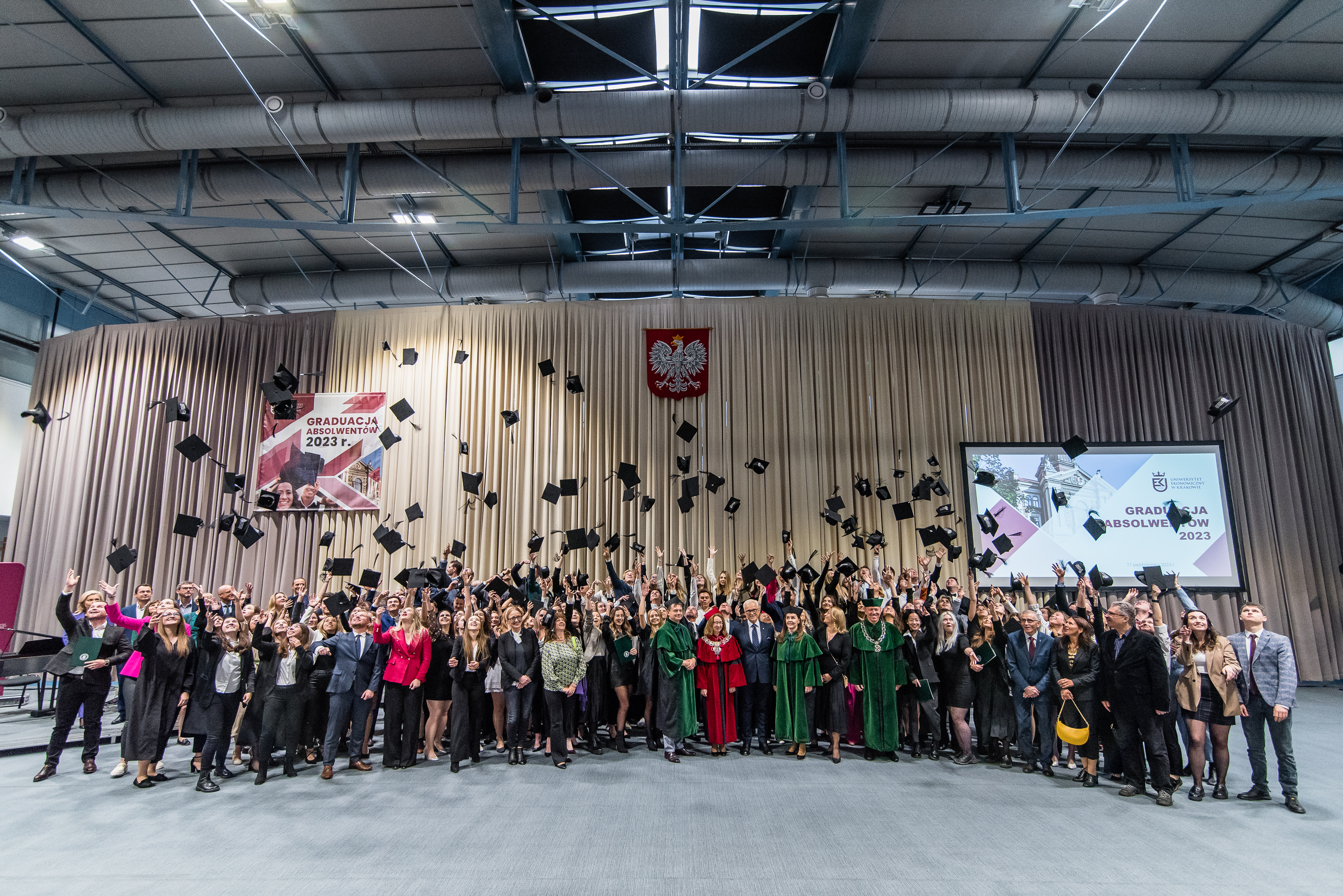 Graduacja Absolwentów 2023. Zdjęcia z uroczystości 